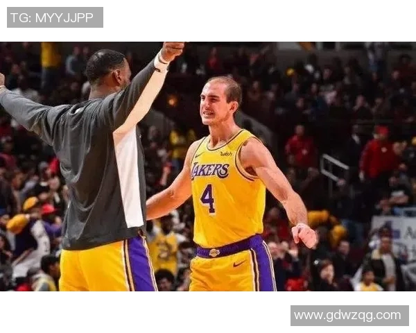 亚历克斯卡鲁索：从默默无闻到NBA明星的奋斗之路